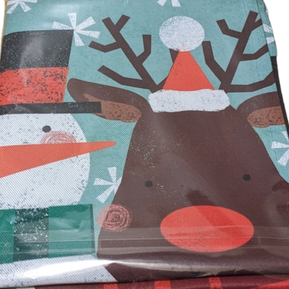 Wincraft Penguin Snowman & Reindeer 'Tis the Season Premium Small Garden Flag - Picture 3 of 4